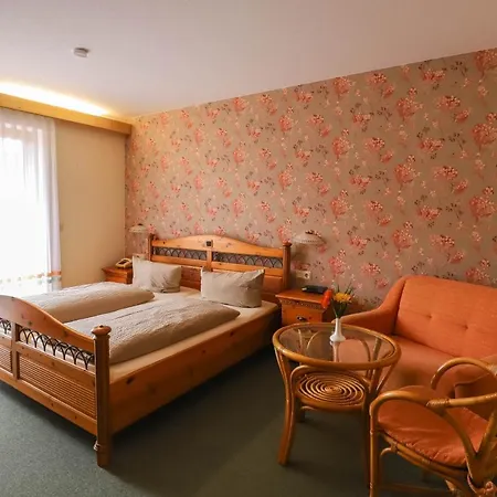 ホテル Rhoner Landgasthof-hotel Zur Guten Quelle *